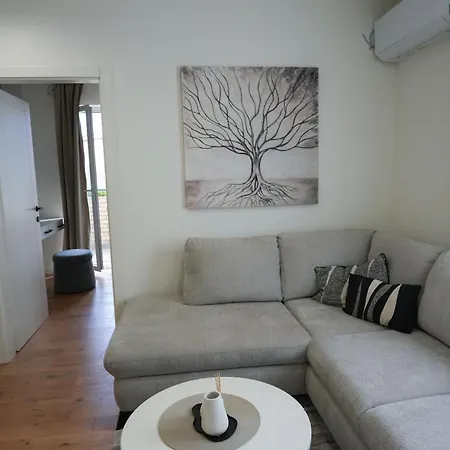 Stan Na Dan Bulevar * ベオグラード